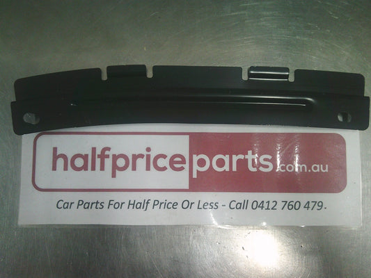 Holden TF Rodeo Genuine Front Bumper Upper Apron Plastic Bar Retainer New Part