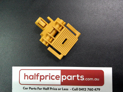 Holden PJ Astra Genuine Front Drivers Door Outside Handle Rod Clip New Part