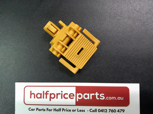 Holden PJ Astra Genuine Front Drivers Door Outside Handle Rod Clip New Part