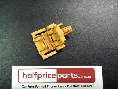 Holden PJ Astra Genuine Front Drivers Door Outside Handle Rod Clip New Part