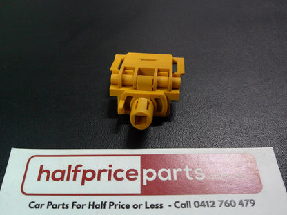 Holden PJ Astra Genuine Front Drivers Door Outside Handle Rod Clip New Part