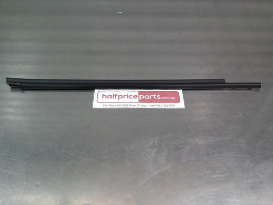 Toyota Yaris Sedan Genuine Right Hand Rear Door Outer Weatherstrip Belt New Part