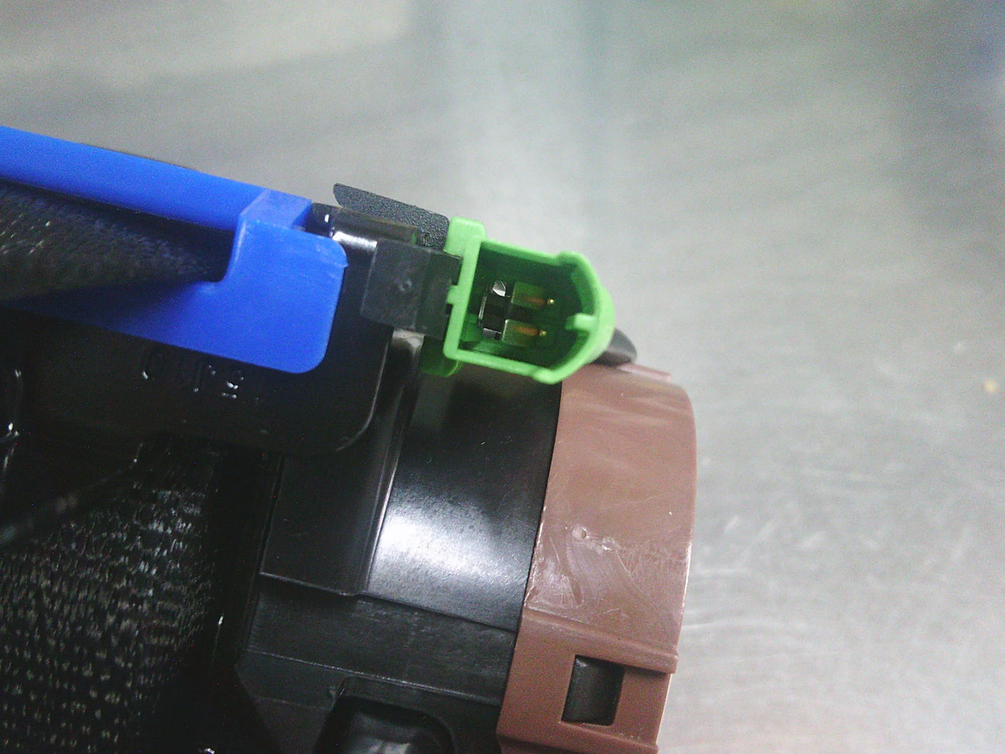 Holden CG5/CG7 Captiva Genuine Left Hand Front Seat Belt Assembly New Part