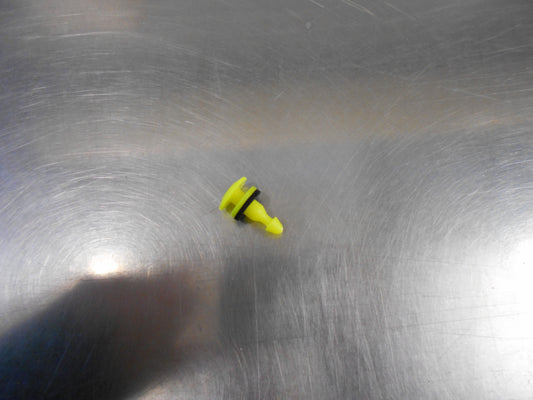 Nissan NP300 Navara Genuine Guard Clip New Part