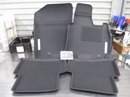 Hyundai Tuscon Genuine Set Of 4 Rubber Moulded All Weather Car Mat New Part