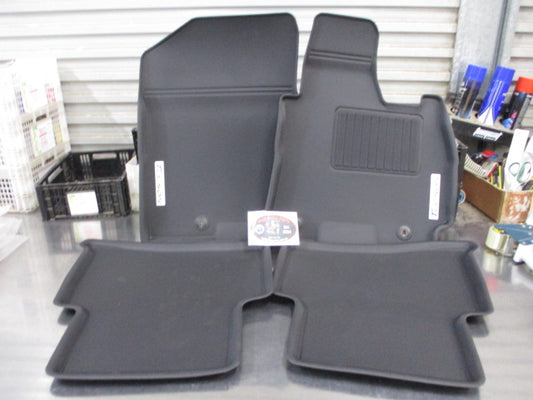 Hyundai Tuscon Genuine Set Of 4 Rubber Moulded All Weather Car Mat New Part