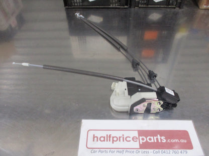 Hyundai Santa Fe Genuine Right Hand Rear Door Latch Assembly New Part