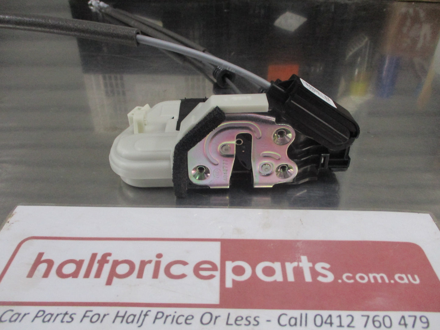 Hyundai Santa Fe Genuine Right Hand Rear Door Latch Assembly New Part