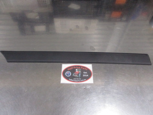 Hyundai Elantra Genuine Right Hand Rear Door Waist Line Moulding New Part