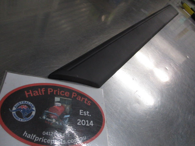 Hyundai Elantra Genuine Right Hand Rear Door Waist Line Moulding New Part