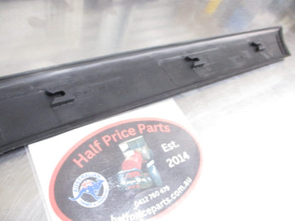 Hyundai Elantra Genuine Right Hand Rear Door Waist Line Moulding New Part