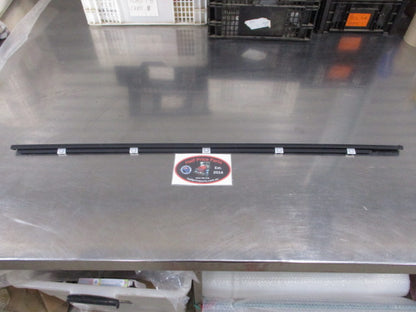 Hyundai Elantra Sedan Genuine Left Hand Front Door Outside Weatherstrip New Part