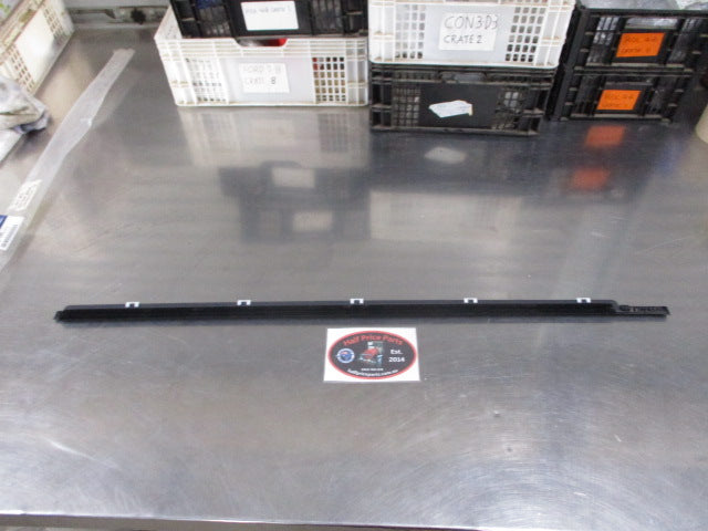Hyundai Elantra Sedan Genuine Left Hand Front Door Outside Weatherstrip New Part