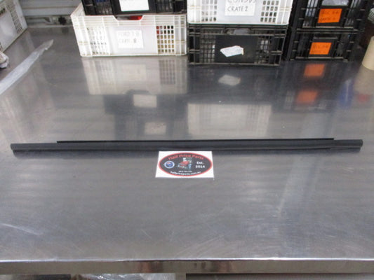 Hyundai Tucson Genuine Right Hand Rear Window Belt Weatherstrip New Part
