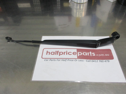 Toyota Landcruiser VDJ78/VDJ76 Genuine Passenger Side Wiper Arm New Part