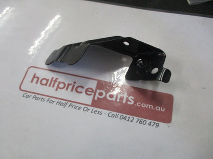 Honda CR-V Genuine Front Right Guard Bracket New Part