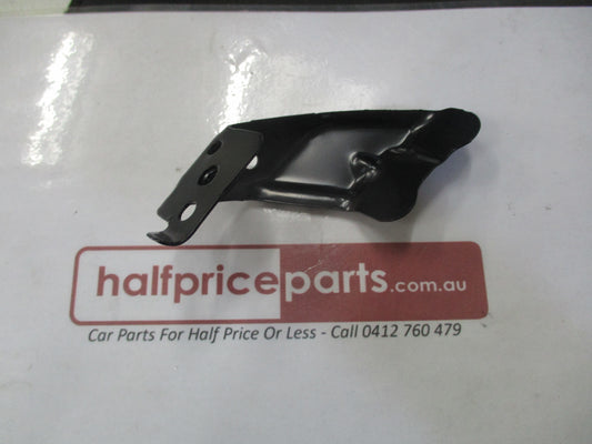 Honda CR-V Genuine Front Right Guard Bracket New Part