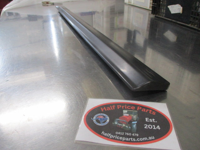 Hyundai Santa Fe Genuine Right Hand Front Drivers Door Molding New Part