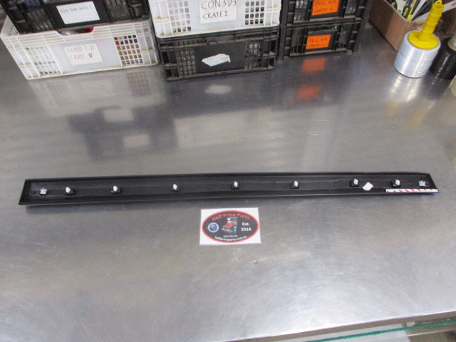 Hyundai Santa Fe Genuine Right Hand Front Drivers Door Molding New Part