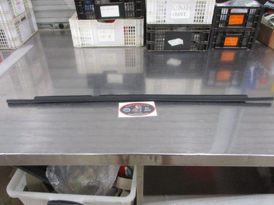 Hyundai Santa Fe Genuine Right Hand Rear (Drivers) Outside Weather Strip Belt New Part