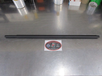 Hyundai Santa Fe Genuine Right Hand (Drivers) Front Door Outside Weather Strip Belt New Part