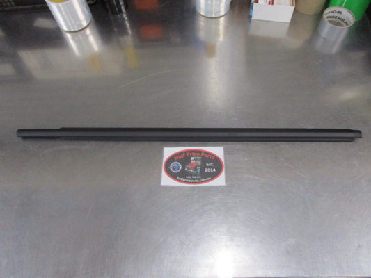 Hyundai Santa Fe Genuine Right Hand (Drivers) Front Door Outside Weather Strip Belt New Part