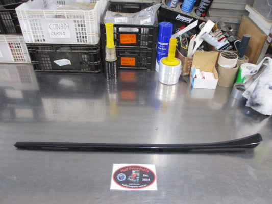 Hyundai Santa Fe Genuine Right Hand Front Reveal Moulding  New Part