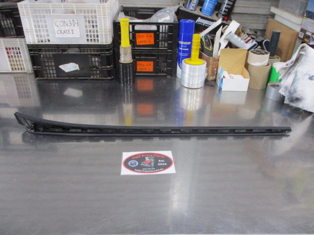 Hyundai Santa Fe Genuine Right Hand Front Reveal Moulding  New Part