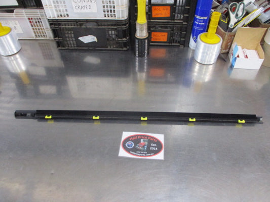 Hyundai Elantra Left Hand Front Door Weatherstrip Outer Belt Moulding New Part.