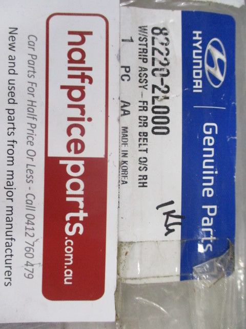 Hyundai I30 FD Genuine Right Hand front (Drivers) Belt Moulding New Part