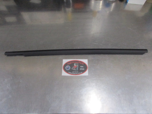 Hyundai Santa Fe Genuine Left Hand Front Outer Weather Strip New Part