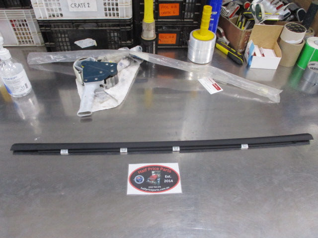 Hyundai Elantra Genuine Left Hand Rear Door Belt Molding New Part