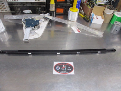 Hyundai Elantra Genuine Left Hand Rear Door Belt Molding New Part