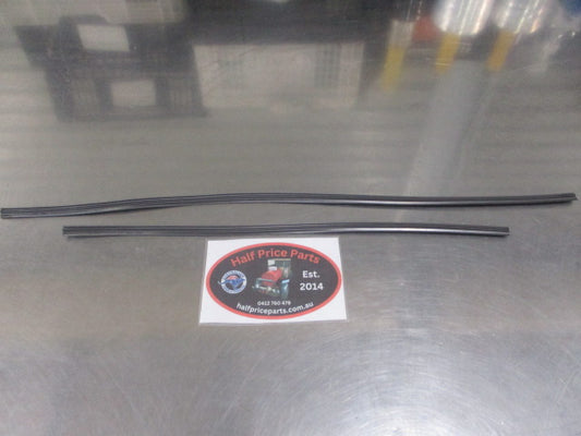 Ford Focus/Mondeo Genuine Drivers And Passenger Front Windscreen Wiper Refill Pair New Part