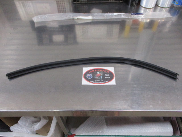 Hyundai i30 Genuine Left Hand Front Door Inside Weather Strip New Part
