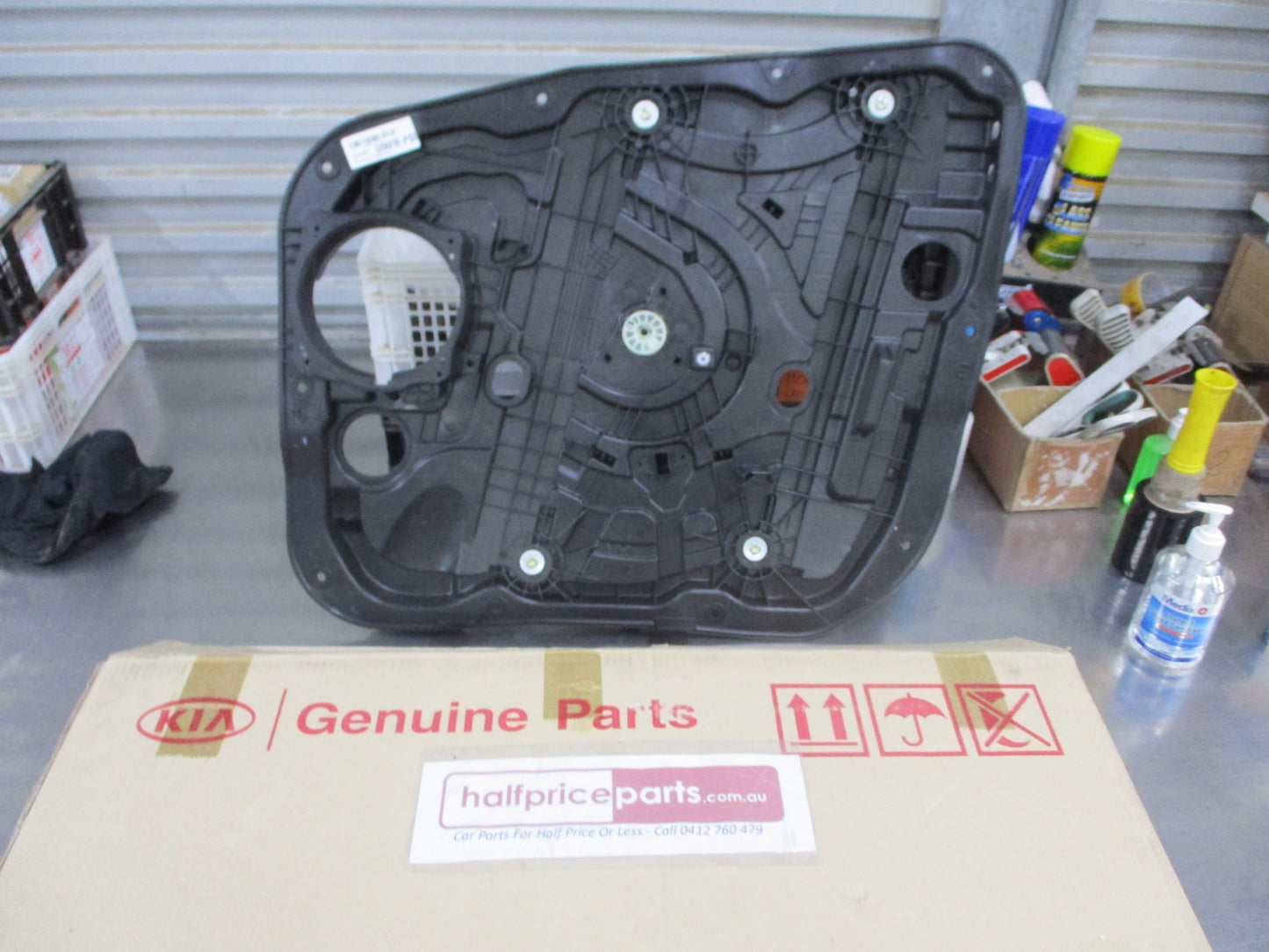 Kia Sorento Genuine Right Hand Front Power Window Regulator (Drivers)  New Part