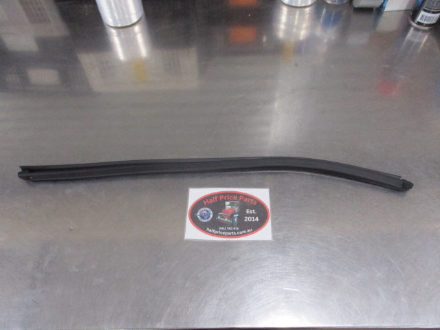 Hyundai Tucson Genuine Right Rear Door Window Belt Mold Seal New Part