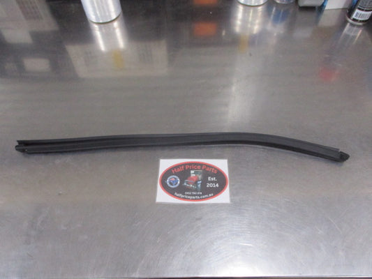 Hyundai Tucson Genuine Right Rear Door Window Belt Mold Seal New Part