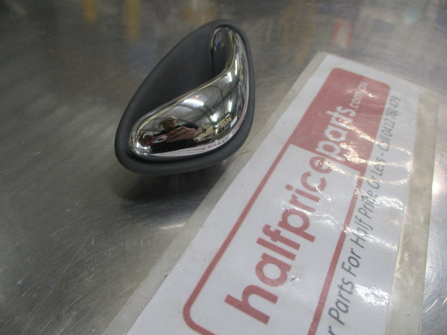 Holden VT-VX-VY Commodore Genuine Drivers Front Door Inner Chrome Handle New Part