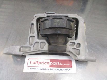 Ford Focus/Volvo C30/S40/V50 Genuine Right Hand Front Engine Support Mount New Part