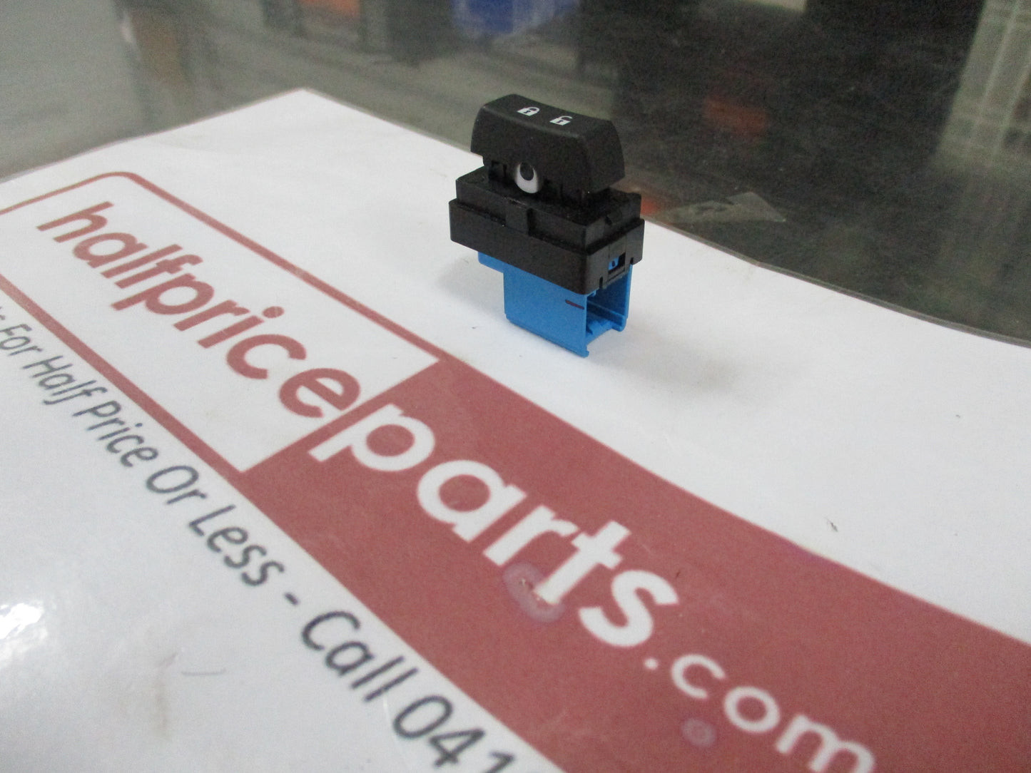 Holden Barina/Trax Genuine Jet Black Drivers Door Lock Switch New Part