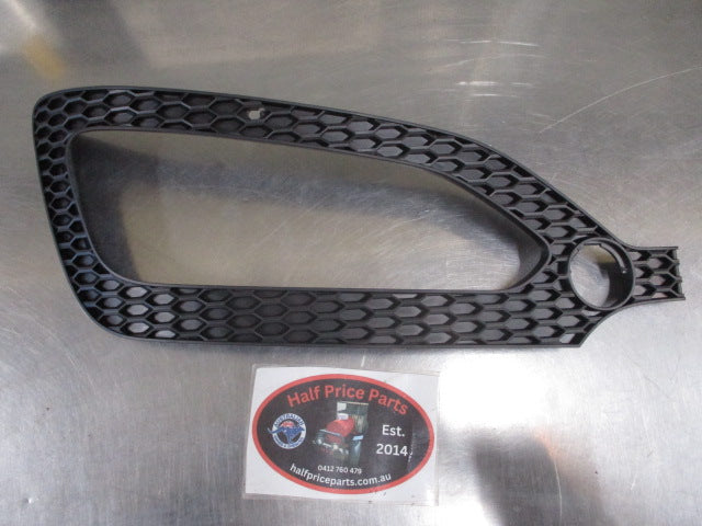 Hyundai Santa Fe Genuine Right Hand Front Fog Light Trim Cover New Part