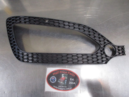Hyundai Santa Fe Genuine Right Hand Front Fog Light Trim Cover New Part