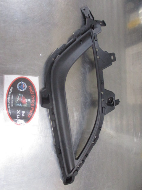 Hyundai i30 Genuine Right Hand Front Fog Light Bracket Grille New Part
