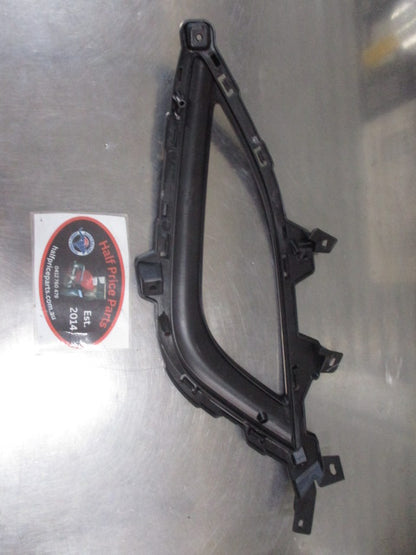 Hyundai i30 Genuine Right Hand Front Fog Light Bracket Grille New Part