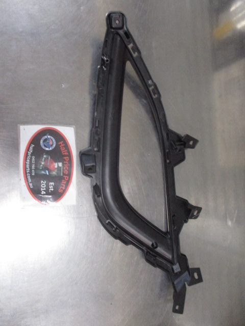 Hyundai i30 Genuine Right Hand Front Fog Light Bracket Grille New Part