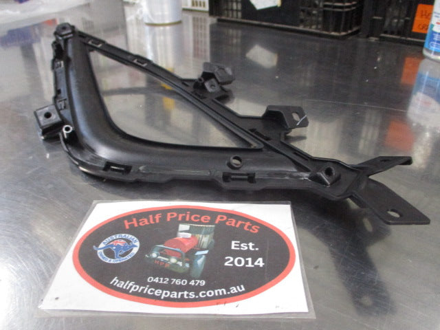 Hyundai i30 Genuine Right Hand Front Fog Light Bracket Grille New Part