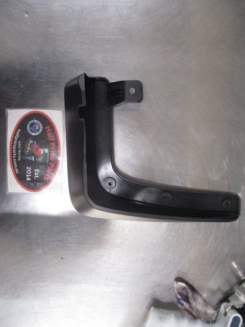 Hyundai Santa Fe Genuine Right Hand Front Mud Flap ONLY New Part