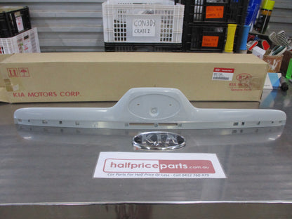 Kia Sportage Genuine rear tailgate garnish/number plate light holder with badge New Part