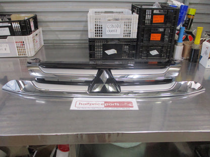 Mitsubishi Outlander Genuine Chrome Radiator Grille Assembly With Emblem New Part